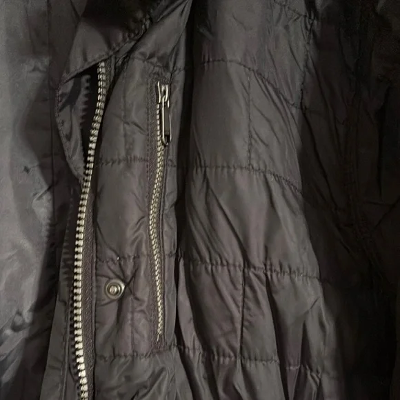 Women’s Carhartt Black Puffer Rain Jacket with Hood Weather-Resistant - Picture 3 of 7